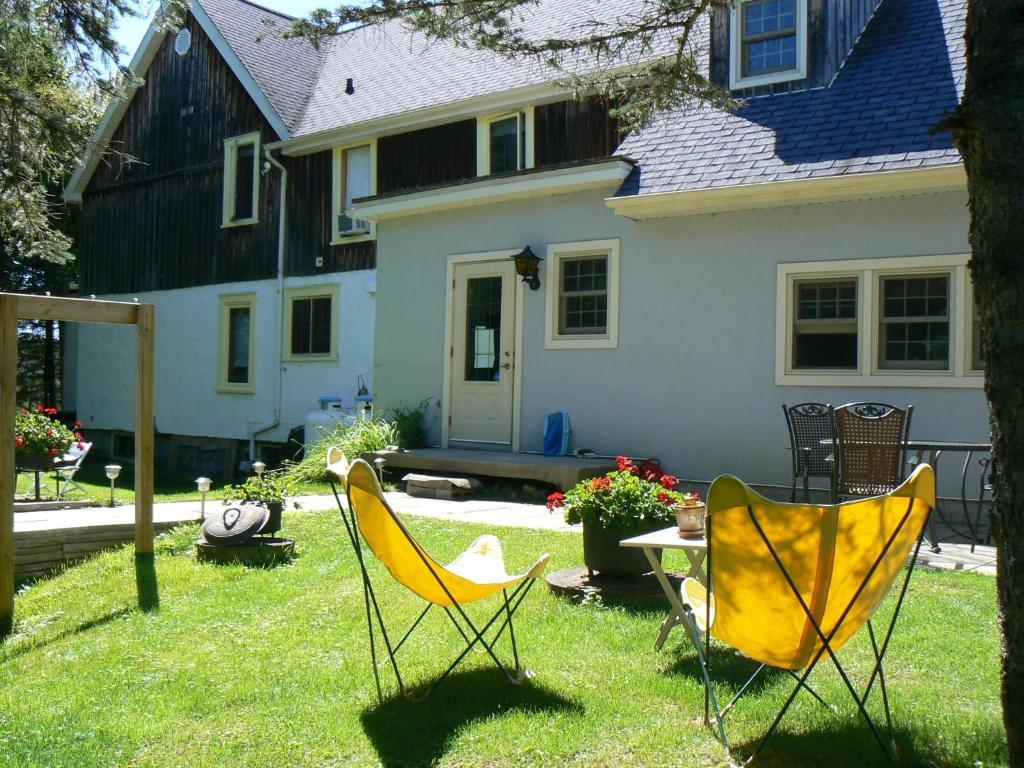 Auberge De La Tour Et Spa Magog Exterior photo